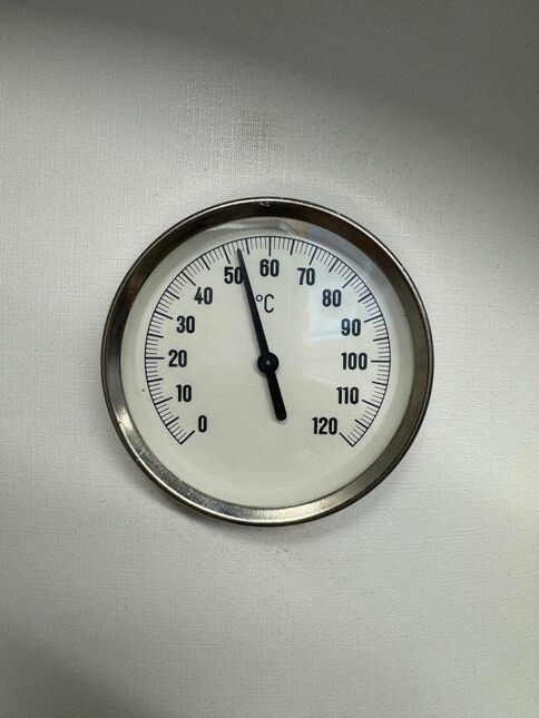 Schlecht umgesetzt: Dieser Warmwasserspeicher in Zürich erreicht die verlangte Mindesttemperatur von 60 Grad Celsius nicht.